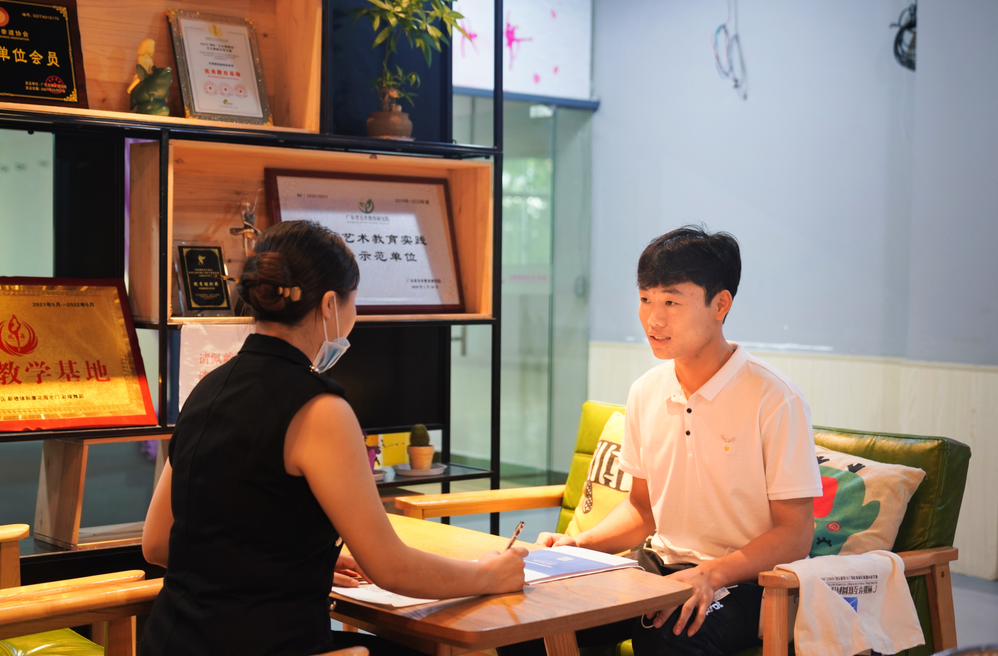 廣州新華：校企合作訂單式培養(yǎng)，畢業(yè)學(xué)子供不應(yīng)求